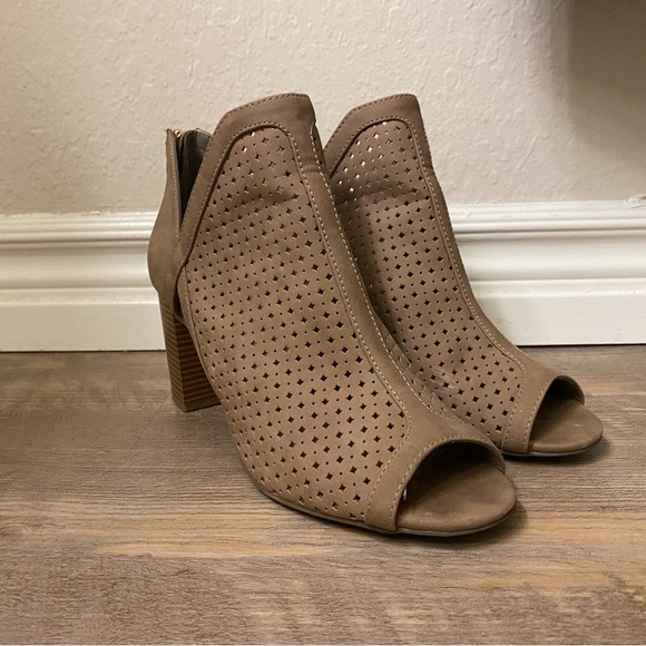 Ana Tiana Heeled Booties - Picture 2 of 4